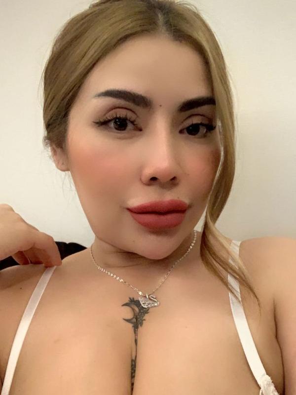 Discover Passion and Elegance with Arwen Blaze