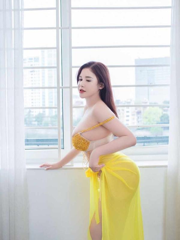 Discover the Allure of Dahliana Moon’s Enchanting Company Tonight