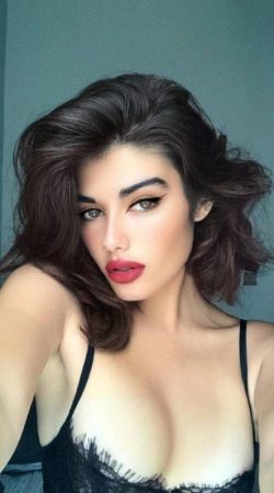 Discover Unforgettable Moments with Jasmine Star's Captivating Charm