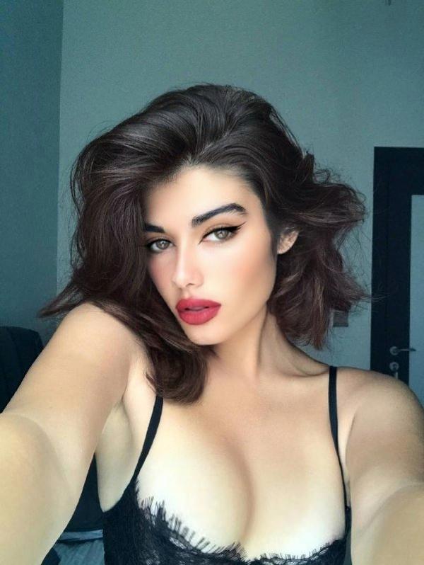 Discover Unforgettable Moments with Jasmine Star’s Captivating Charm